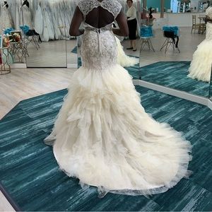 Wedding dress for sale. NEVER WORN